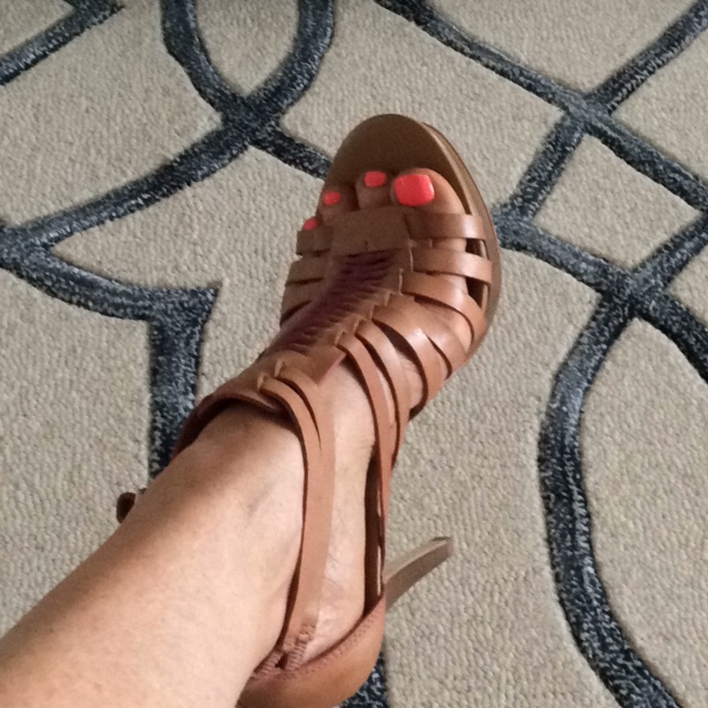 Tan heel shoes 7 Gianni bini